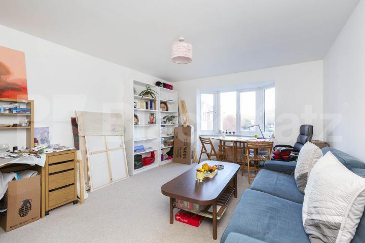 Large two bed apartment located within easy access to Kings Cross & Islington Bunning Way , Caledonian Road